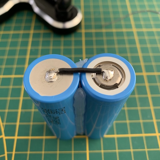 2 cells with wire connecting them